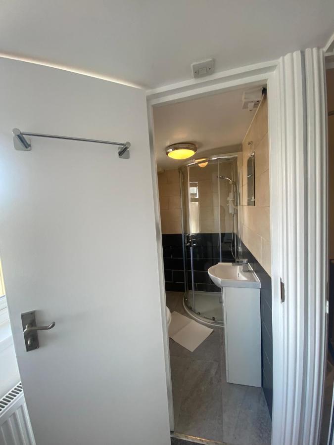 Cosy House In Newham Apartment Лондон Екстериор снимка