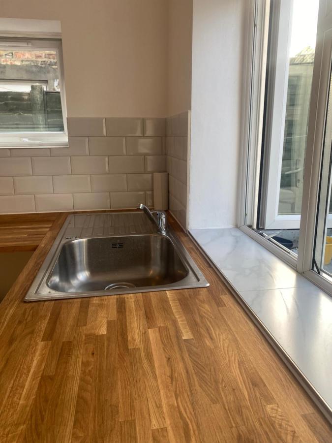 Cosy House In Newham Apartment Лондон Екстериор снимка