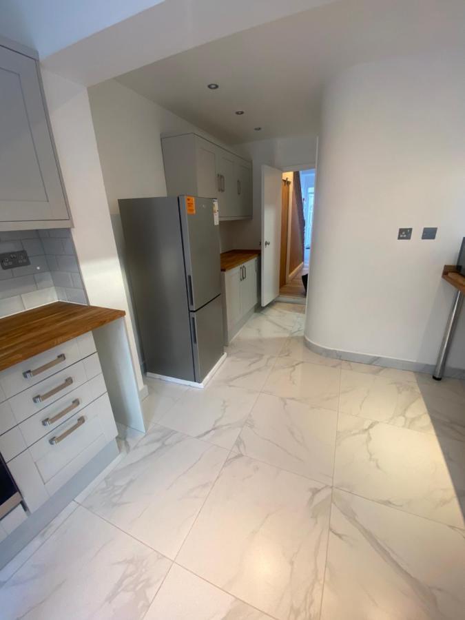 Cosy House In Newham Apartment Лондон Екстериор снимка