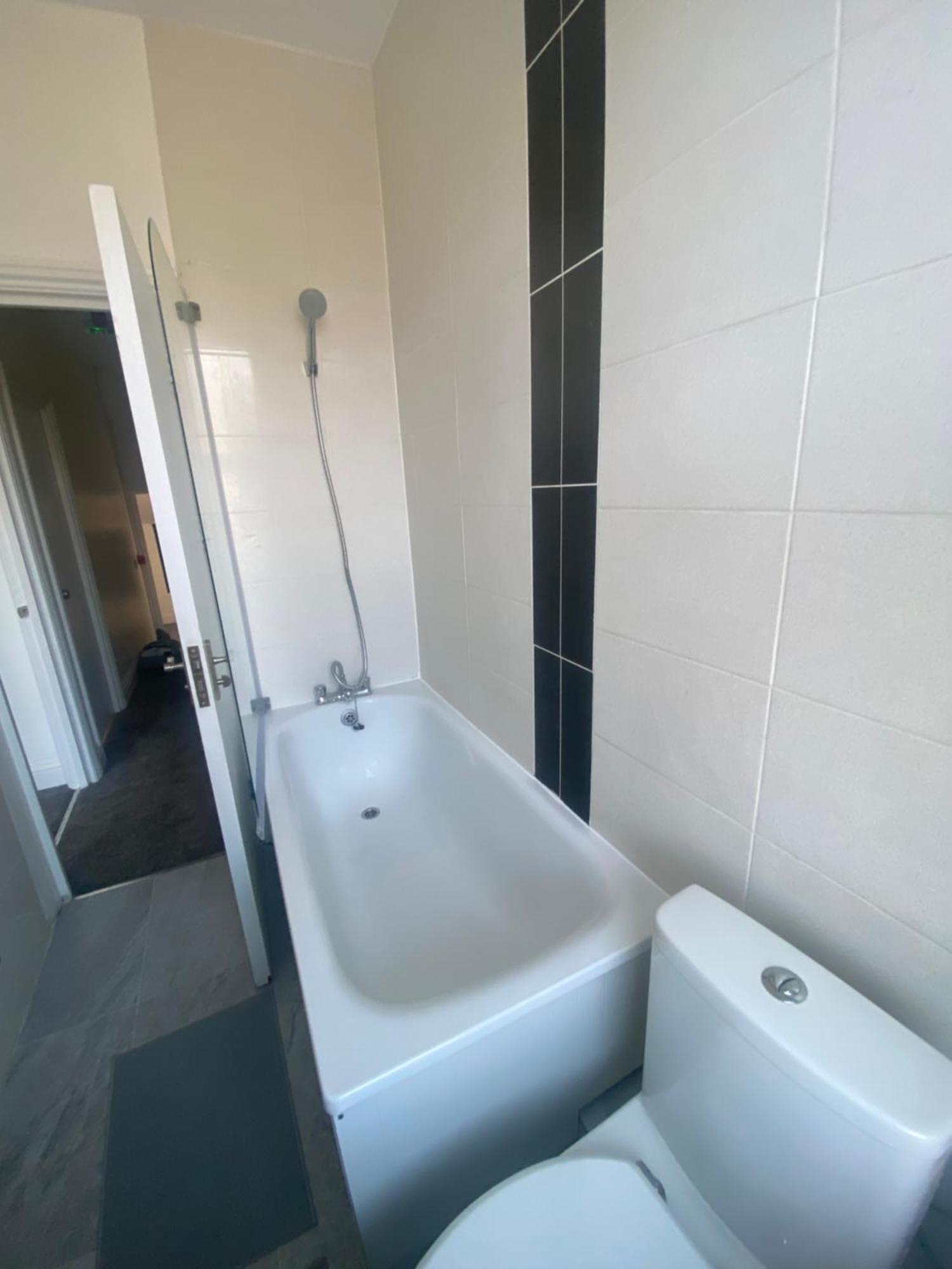 Cosy House In Newham Apartment Лондон Екстериор снимка