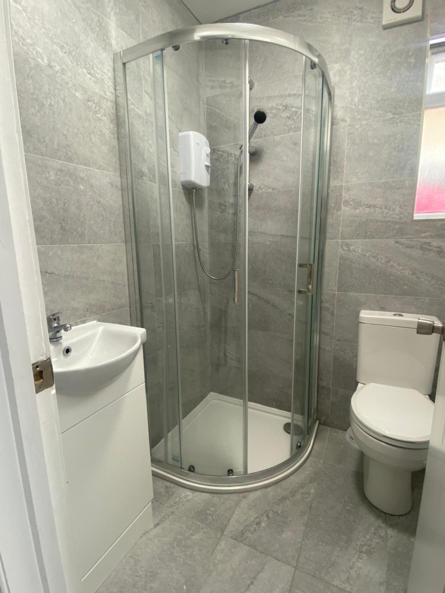 Cosy House In Newham Apartment Лондон Екстериор снимка