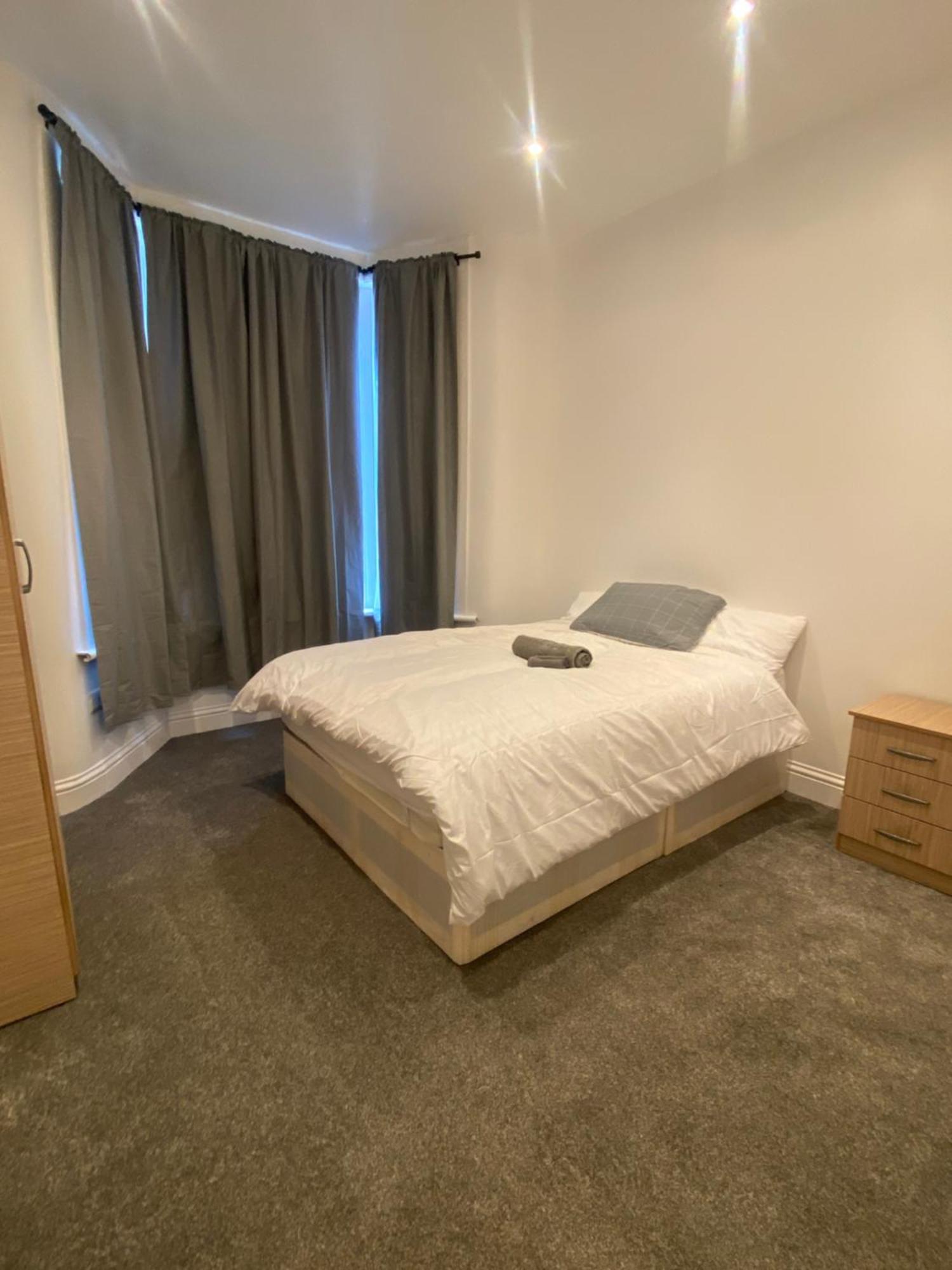 Cosy House In Newham Apartment Лондон Екстериор снимка