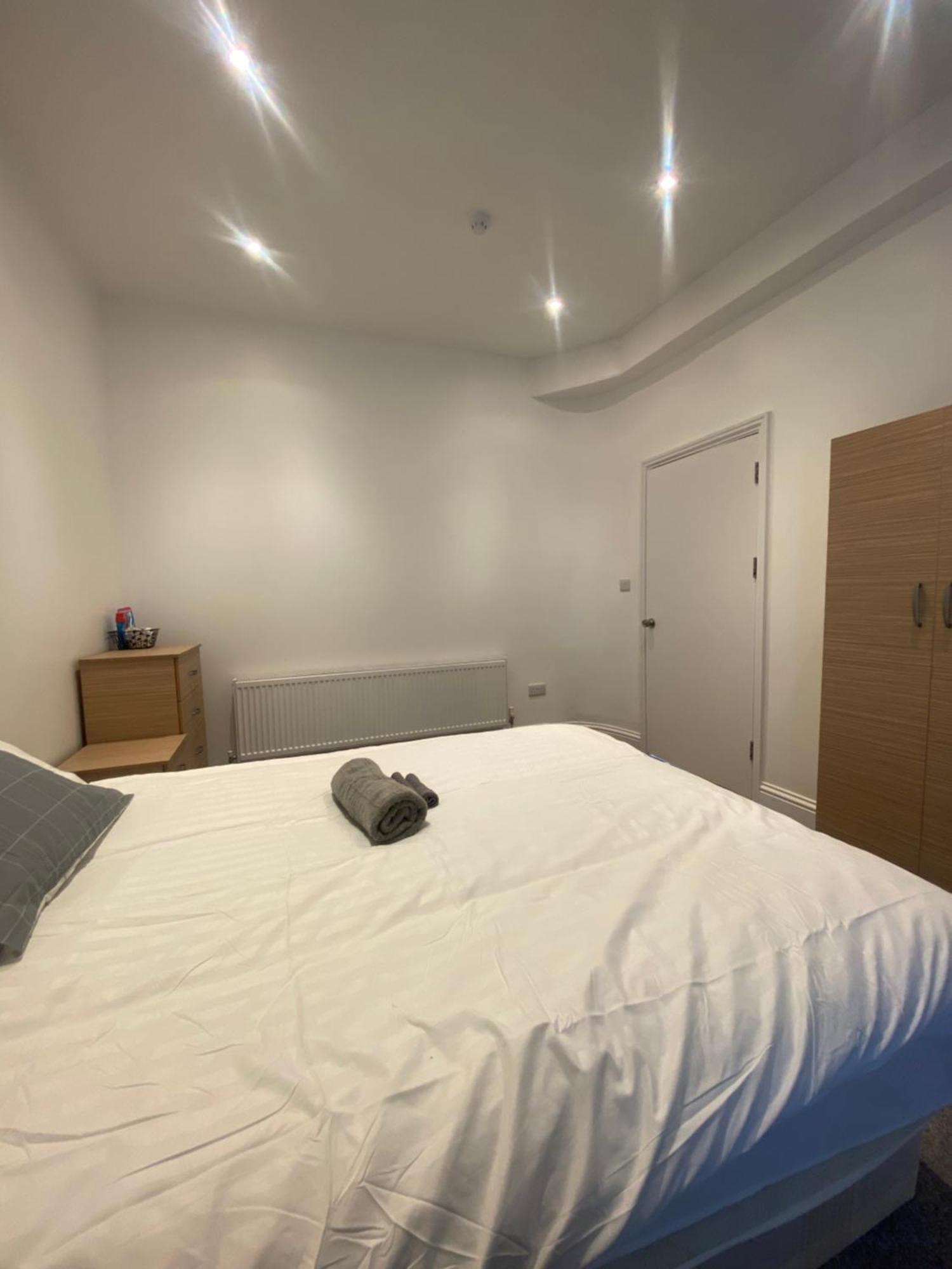 Cosy House In Newham Apartment Лондон Екстериор снимка